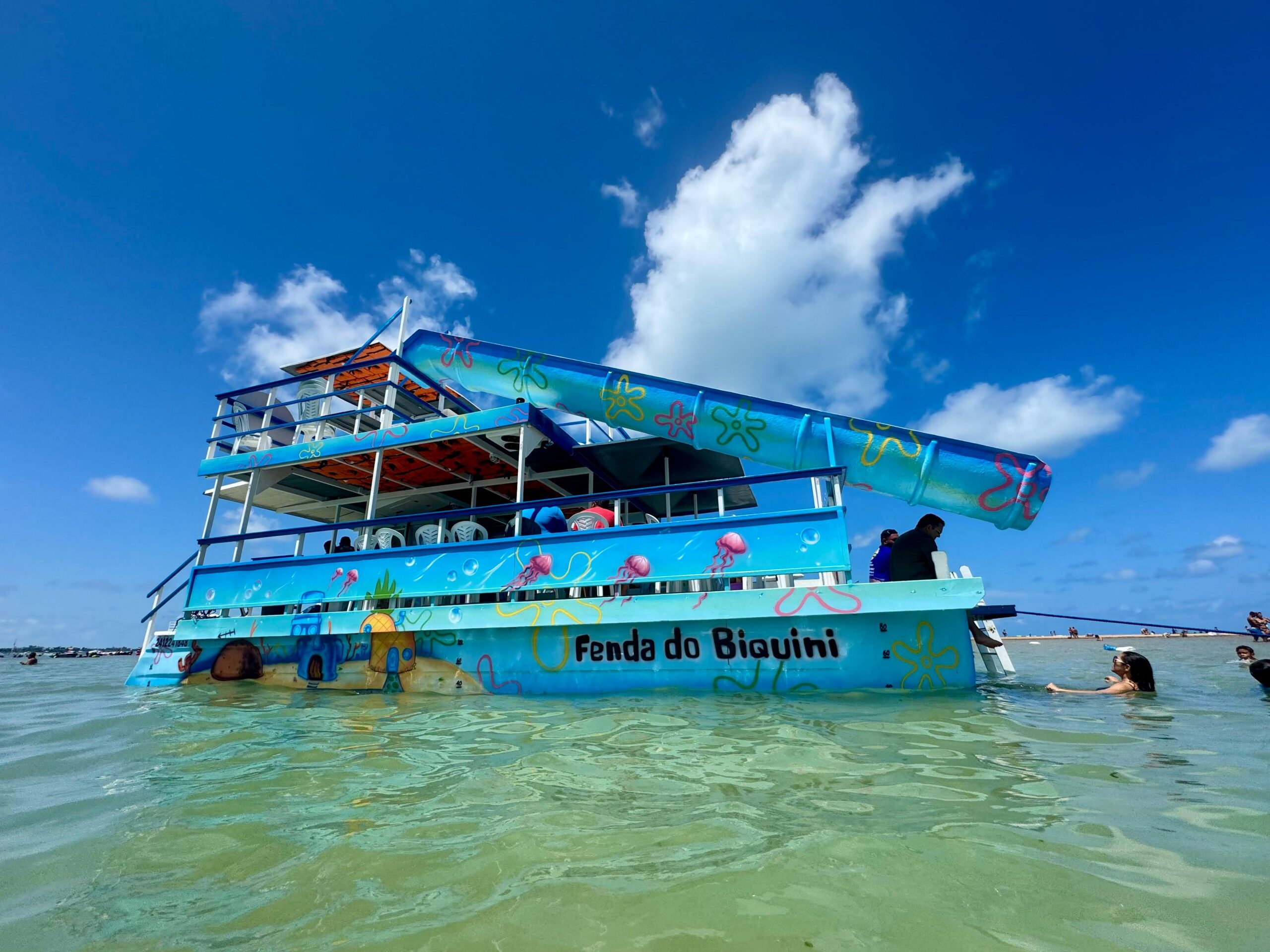 Catamarã Fenda do Biquíni em Areia Vermelha